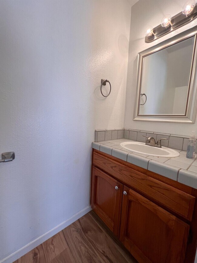 Building Photo - 479 E Alluvial Ave