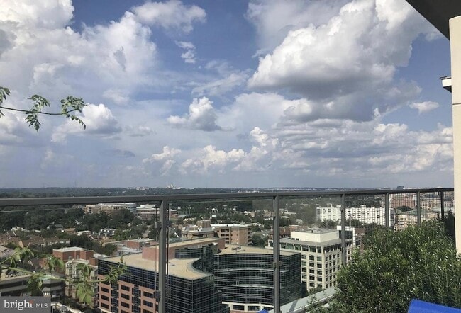 Building Photo - 851 N Glebe Rd