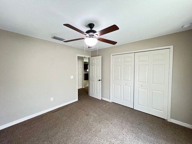 Building Photo - WONDERFUL 3 Bedroom, 2 Bathroom Home in Oc...