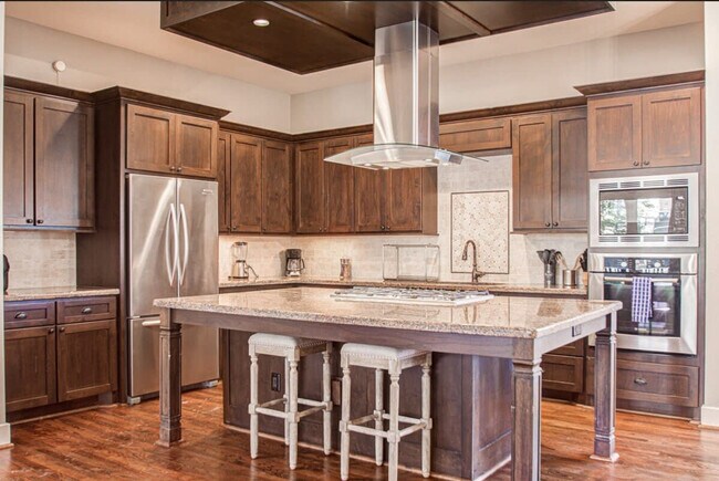 Building Photo - 2323 Woodhead St