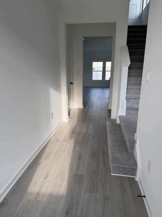 Building Photo - 228 Clement Lp