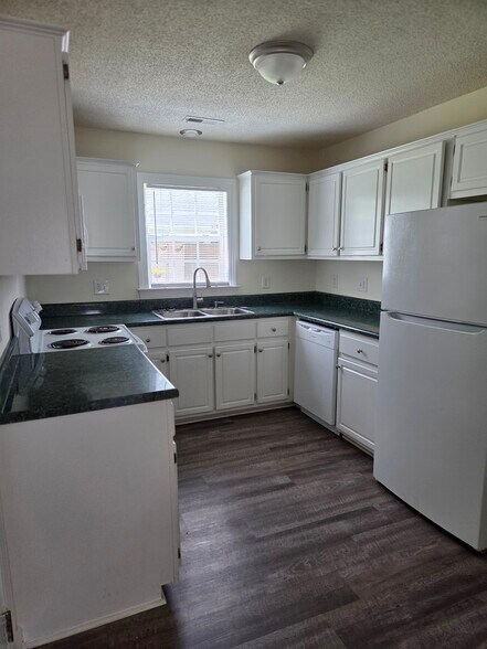 Building Photo - 2904 Rockport Dr