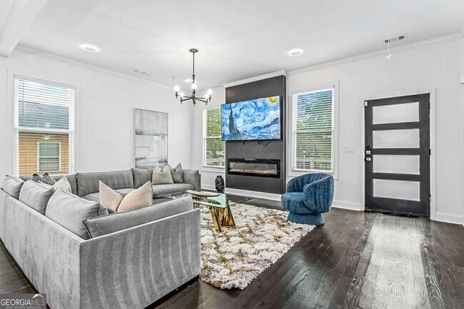 Building Photo - 620 Echo St NW