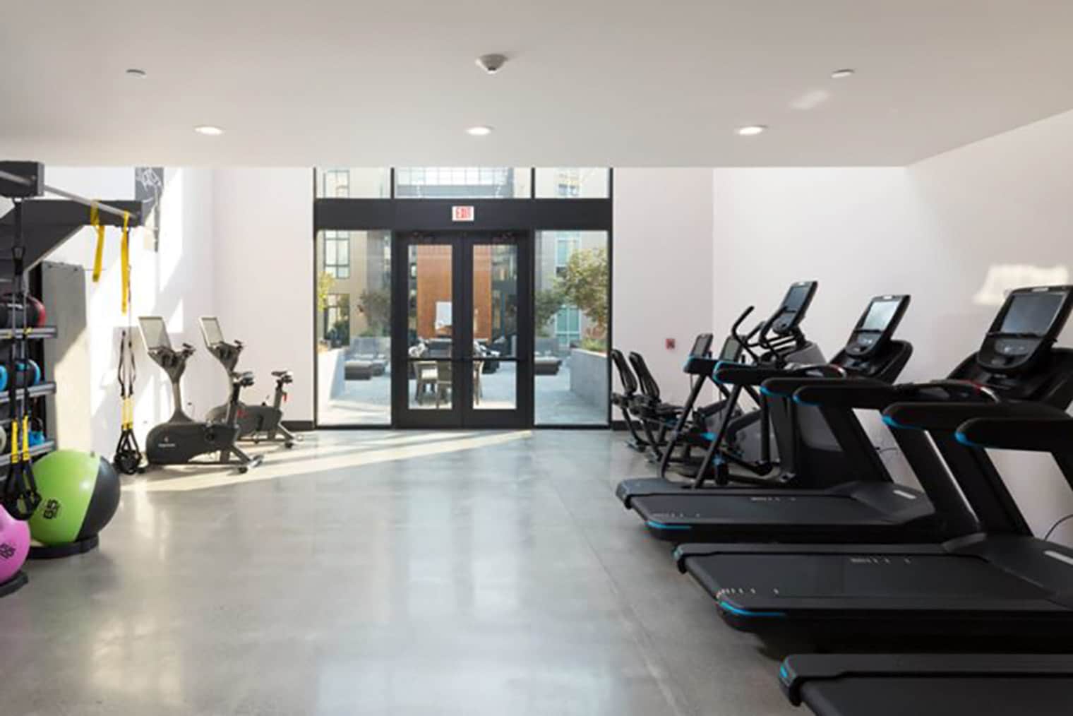 Building Photo - 2000 Fifth Street-SI FL4-ID1059