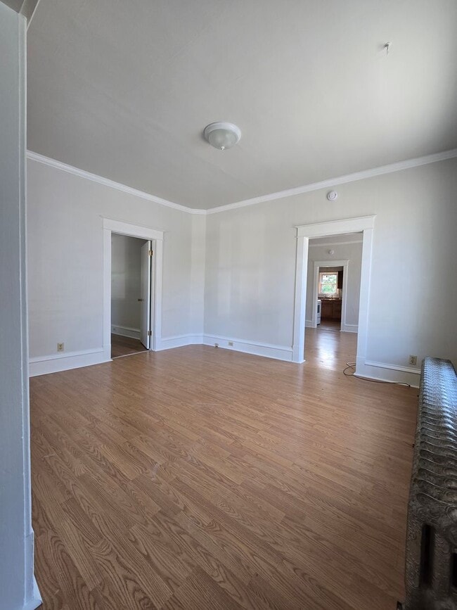 Building Photo - 2 Bed 1 Bath + Garage and Yard