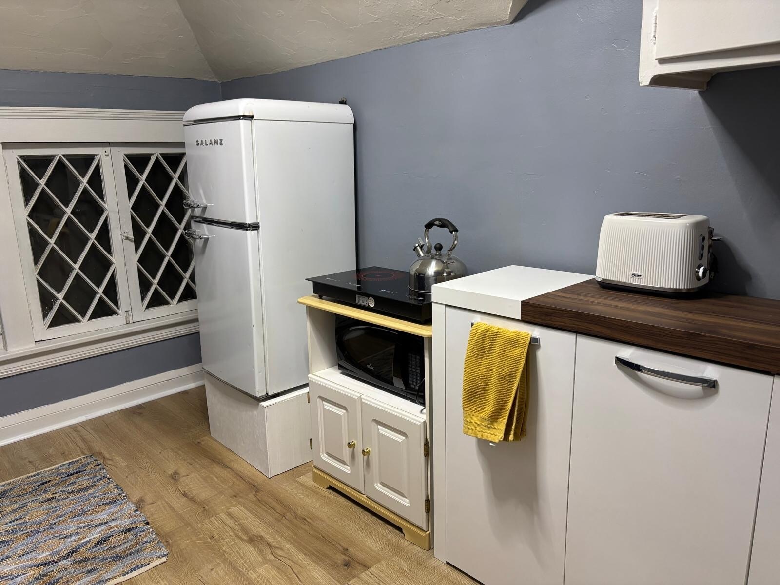 Building Photo - 10815 Drexel Ave