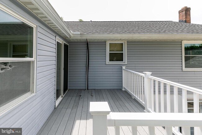 Building Photo - 742 Whitehall Beach Rd