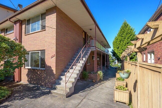 Building Photo - JUNE June Court Apartments