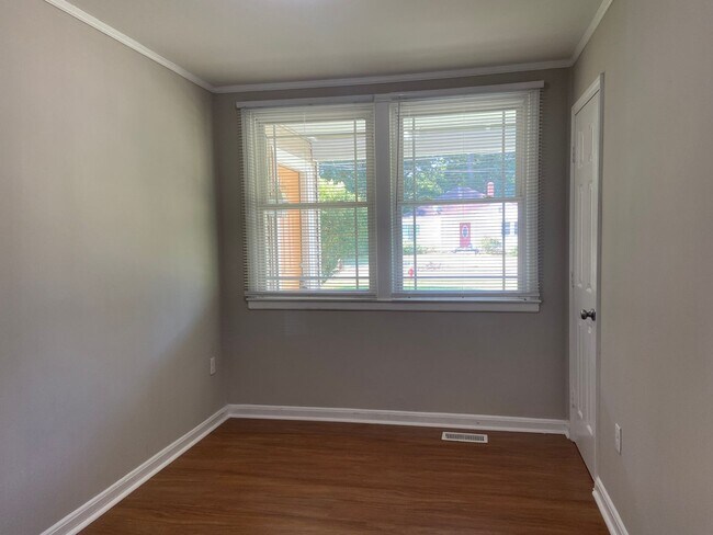 Building Photo - 3 Bedroom, 1 Bathroom House in High Point