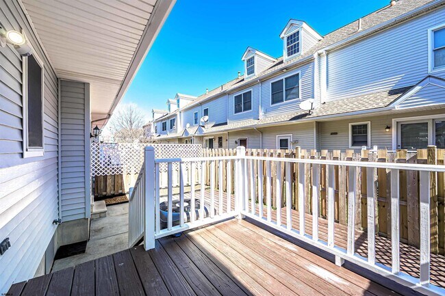 Building Photo - 3 Barkentine Ct