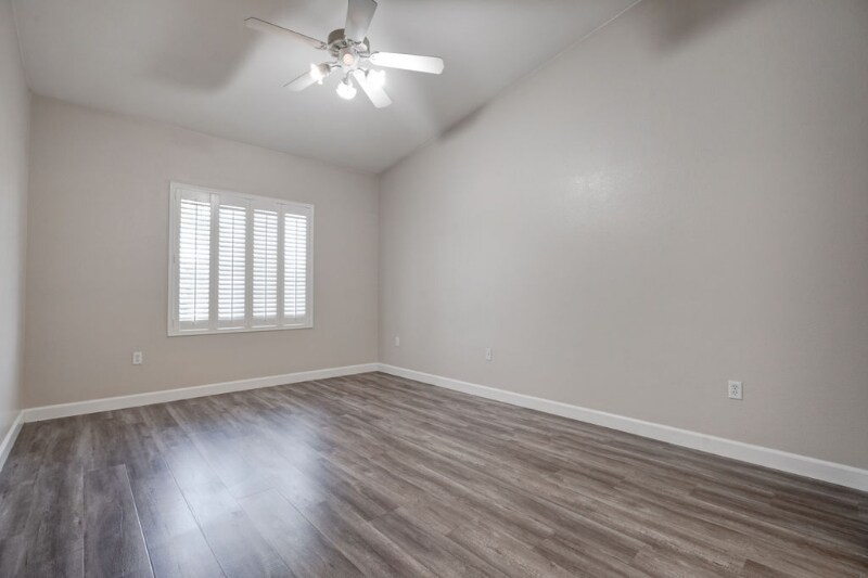 Building Photo - 2305 W Horizon Ridge Pkwy