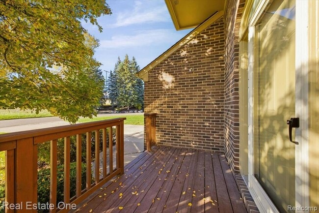 Building Photo - 2251 Crystal Dr