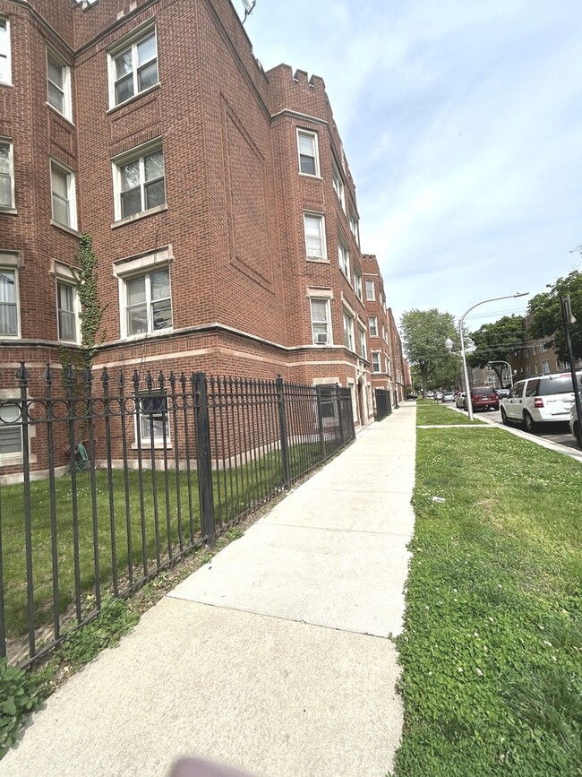 Building Photo - 7655 S Yates Blvd