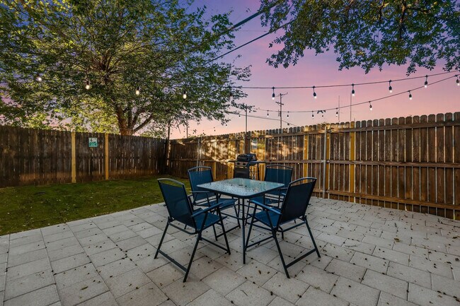 Building Photo - 2162 E Arkansas Ln