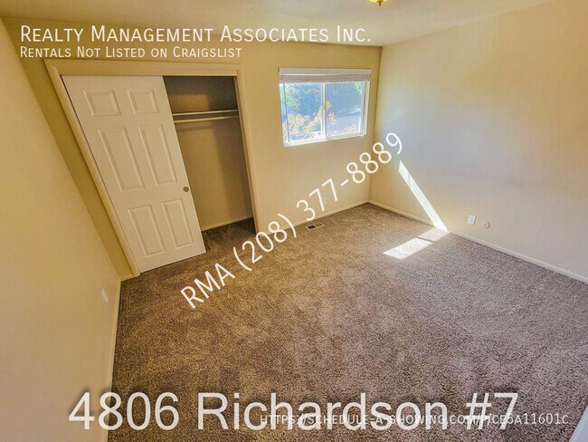 Building Photo - Great Townhouse Located on The Bench!!!
