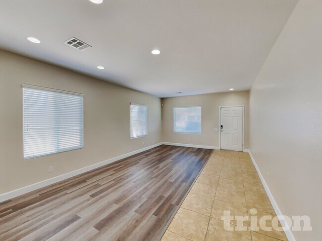 Building Photo - 6950 Diver Ave