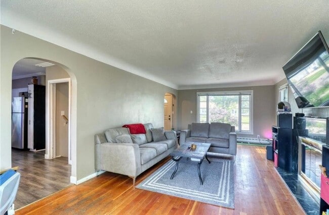 Building Photo - 5 bed 2 bath house close to Concordia and MSUM