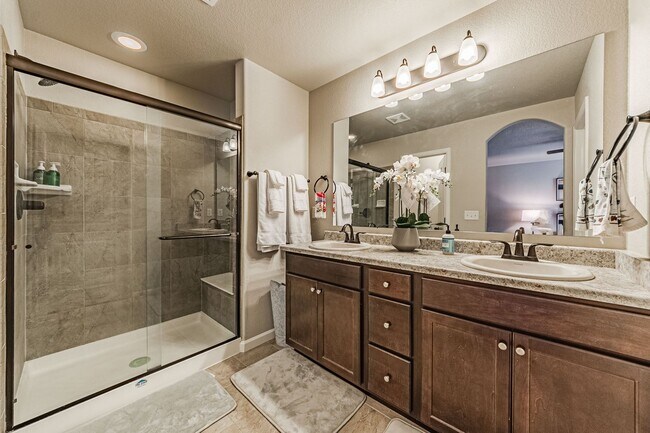 Building Photo - Cozy Fully Furnished  COS Townhome