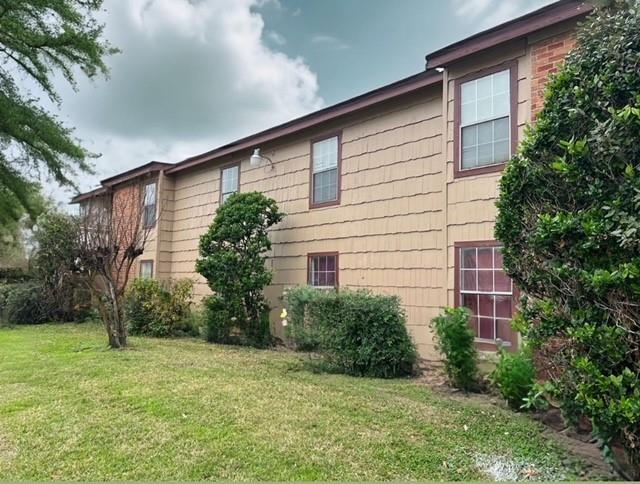 Building Photo - 9101 Country Creek St