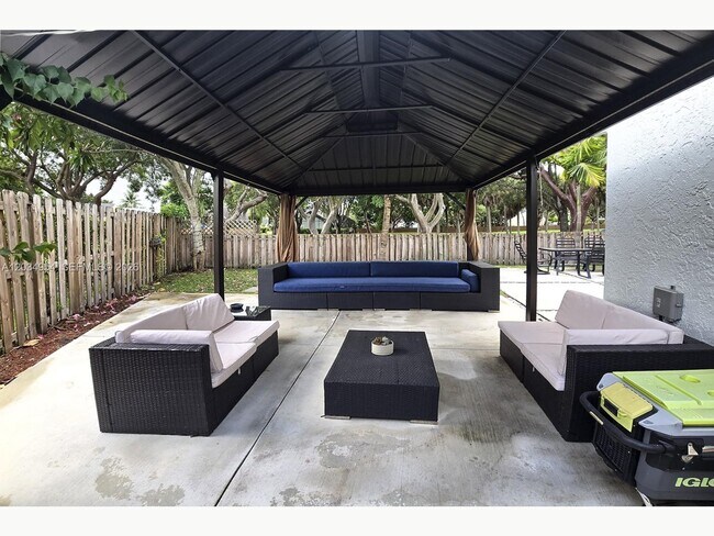 Building Photo - 14740 SW 108th Terrace
