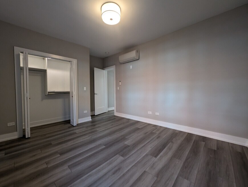 Building Photo - 3943 N Janssen Ave