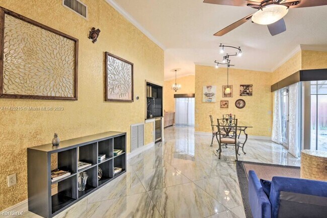 Building Photo - 4 br, 3.5 bath House - 531 SW 167th Ter