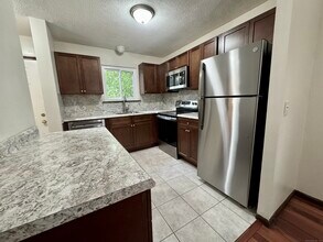 Building Photo - 550 Darling St