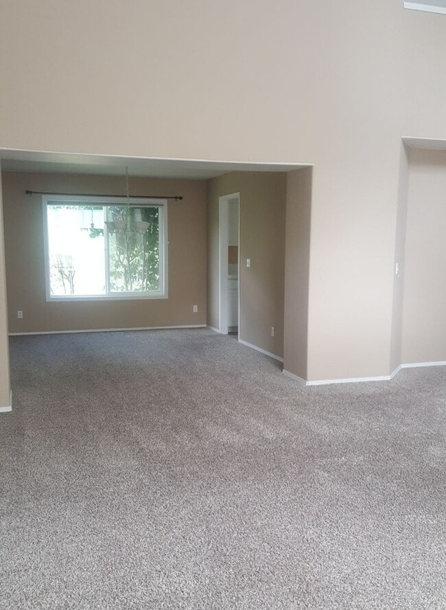 Building Photo - Great 4 bedroom in Bethany Area