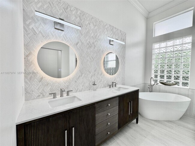 Building Photo - 19754 Dinner Key Dr