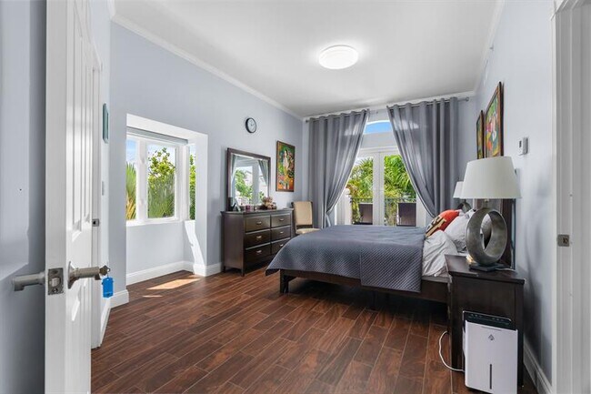 Building Photo - 70 Isle of Venice Dr