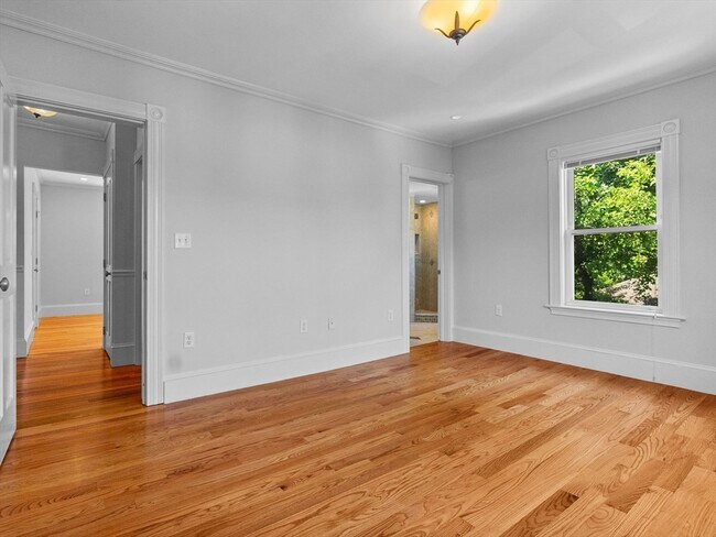 Building Photo - 55 Hale St