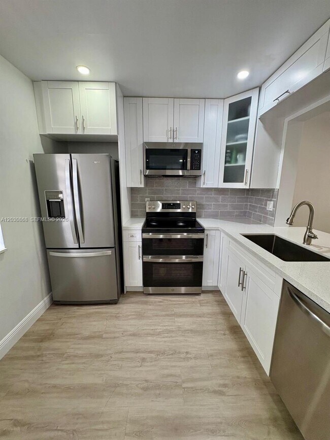 Building Photo - 8750 Royal Palm Blvd