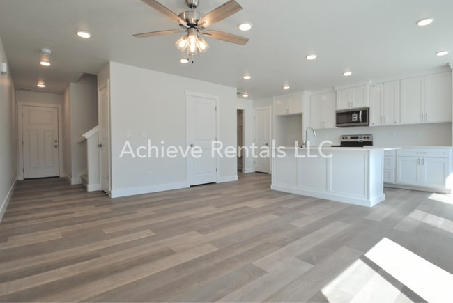 Building Photo - 674 S 85 E