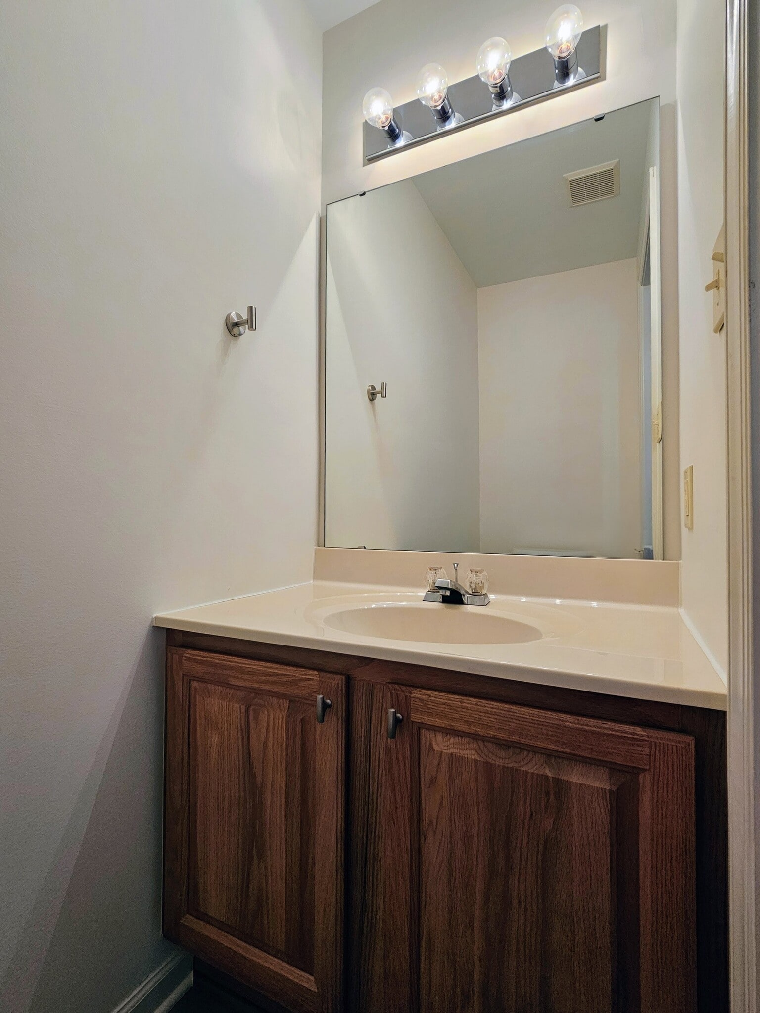 Building Photo - 107 Acorn Ln