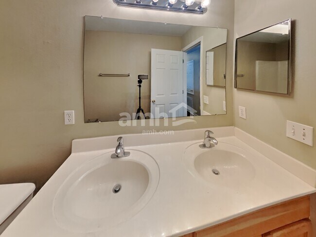 Building Photo - 31443 Loch Aline Dr