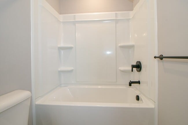 Building Photo - 1115-B6 Hillwood Dr