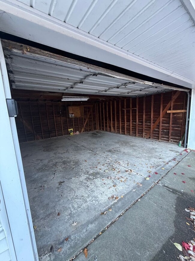 Building Photo - Charming Home in St. Clair Shores - PHOTOS COMING SOON