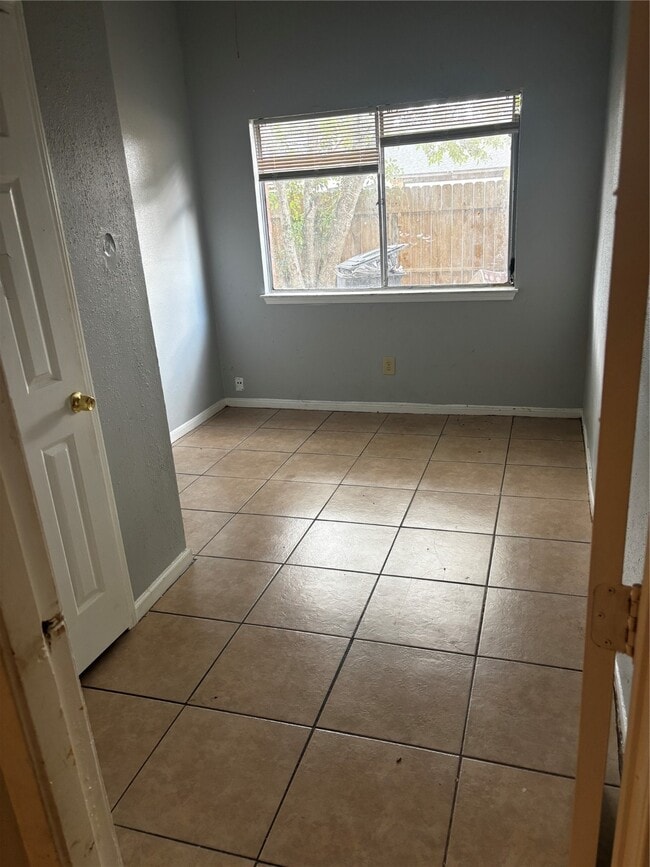 Building Photo - 7715 Waterchase Dr