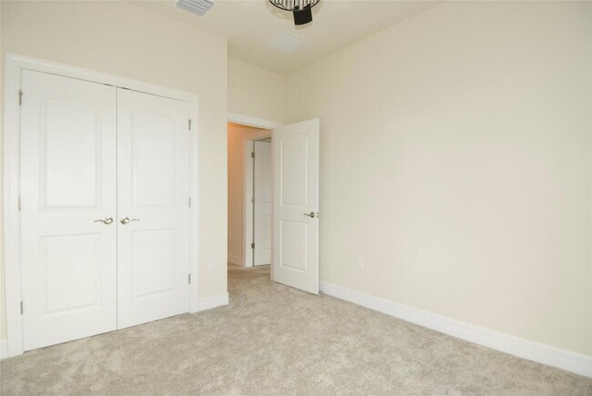 Building Photo - 4628 Pinehurst Trl E