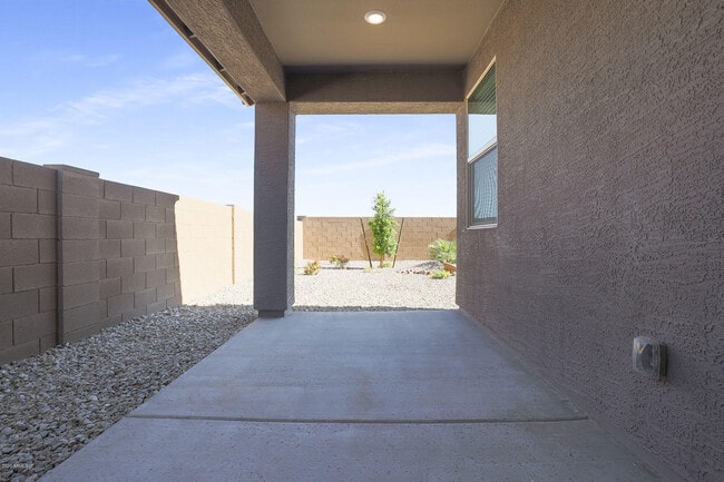 Building Photo - 16581 W Charlotte Dr