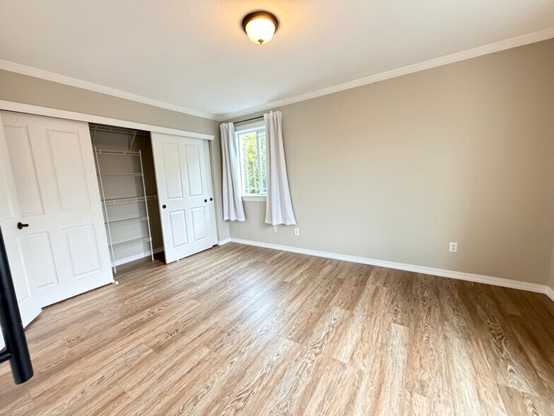 Building Photo - 1854 Hillcrest Ave