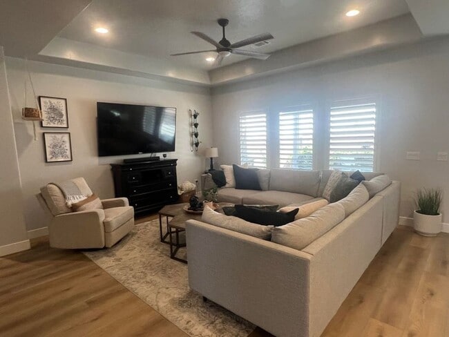 Building Photo - Stunning 4 Bedroom Home!