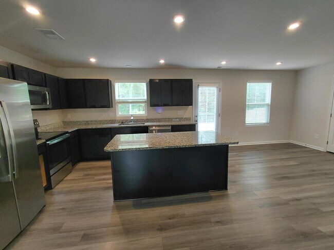 Building Photo - 329 Saskatoon Dr
