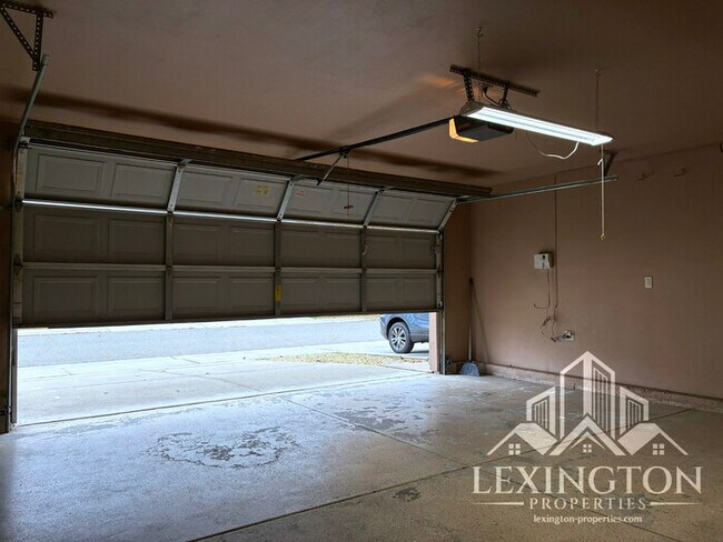 Building Photo - Updated 3 Bedroom, 2 Bathroom, Single-Story Home in Antelope!