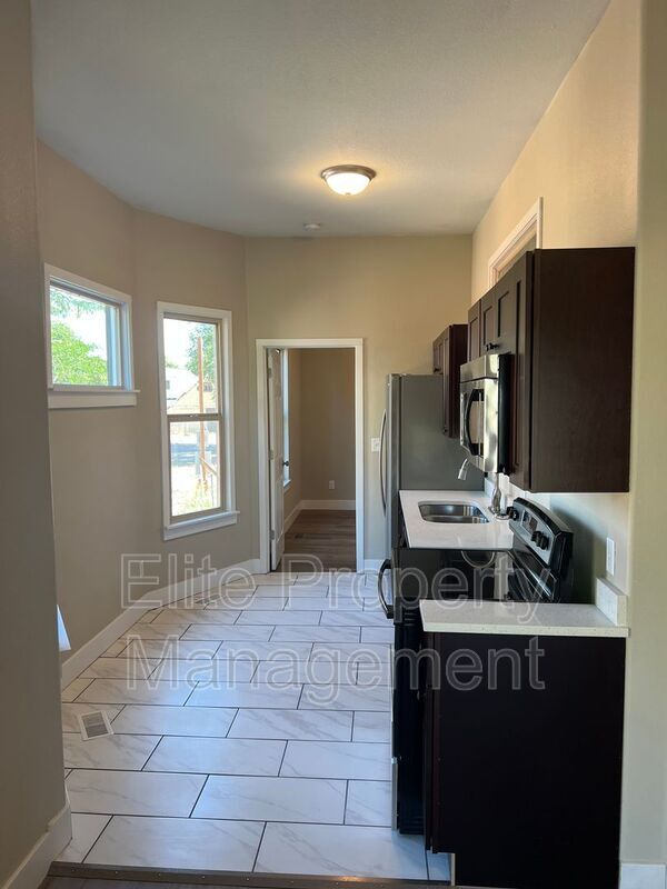 Building Photo - 713 W Abriendo Ave