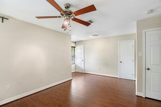 Building Photo - 2106 Stonecrest Dr