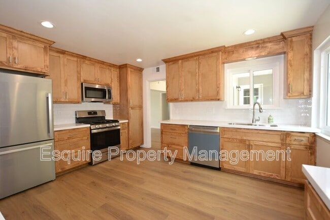 Building Photo - 283 Calle Higuera