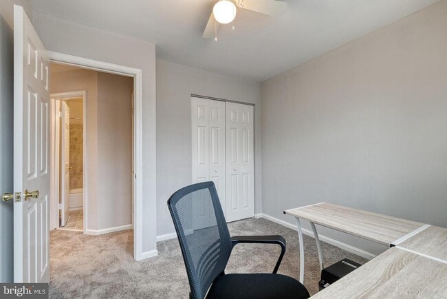 Building Photo - 3 Greenshire Ln
