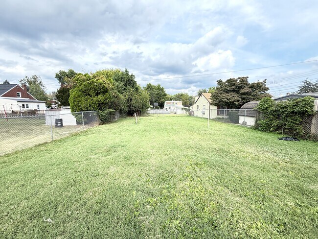 Building Photo - 1109 W Beech St