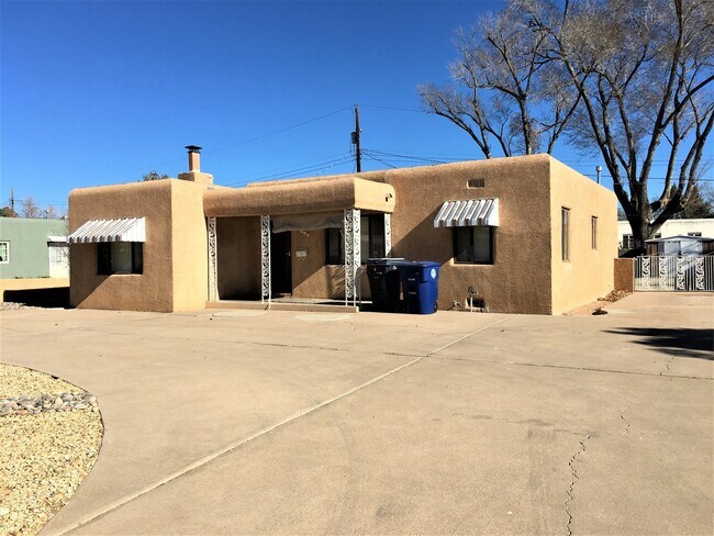 Building Photo - 2 Bed 1.5 Bath | Single Story | Nob Hill L...